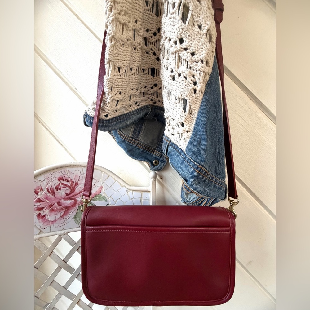 VINTAGE COACH RED LEATHER PENNY POCKET BAG
Style # 9755 - Picture 5 of 17
